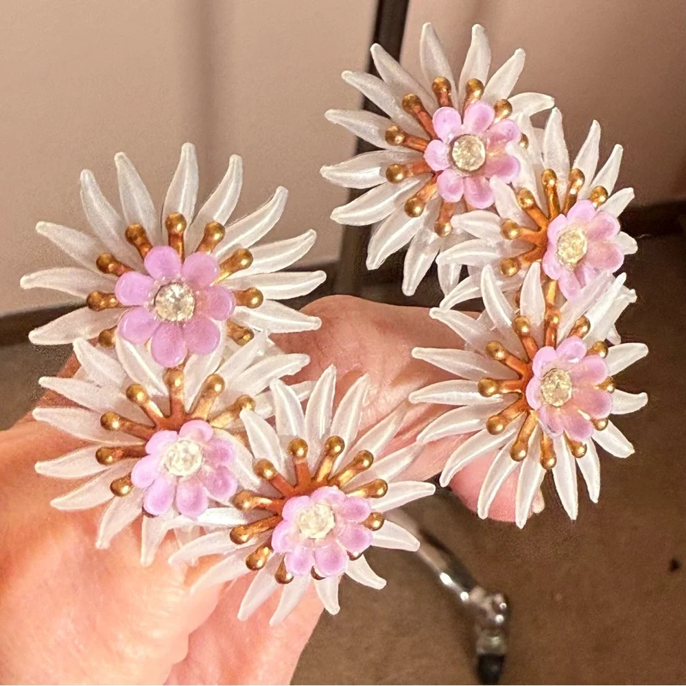 Vintage 1940 50 Oversized Plastic Lavender Fairycore clip ear crawler earrings - Picture 7 of 17